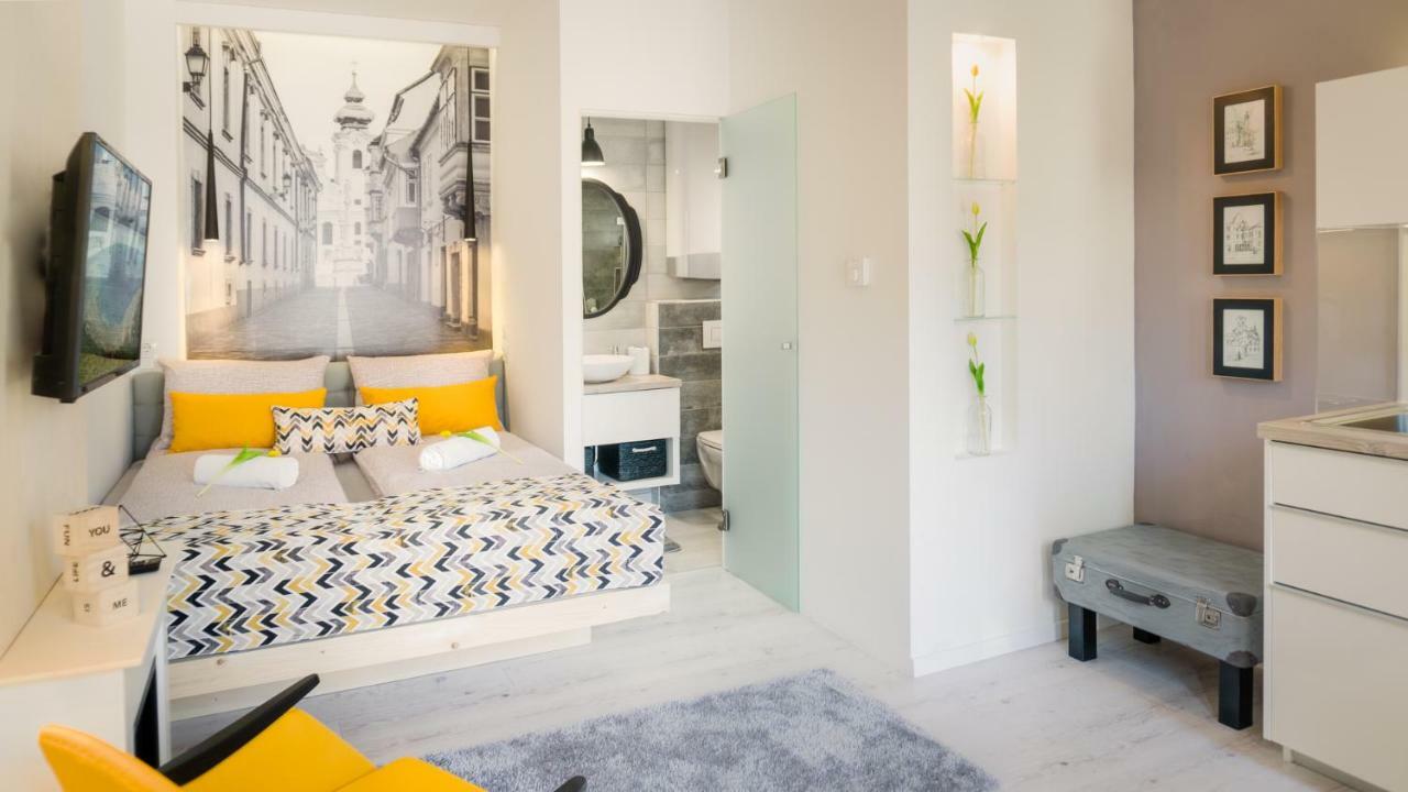 Luxury Studio 24 Gyor Exterior photo